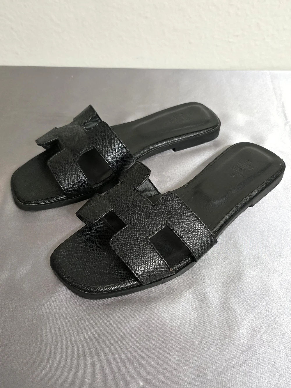 Hermes Black Leather Oran Slide Sandals Size 39 - Picture 6 of 14